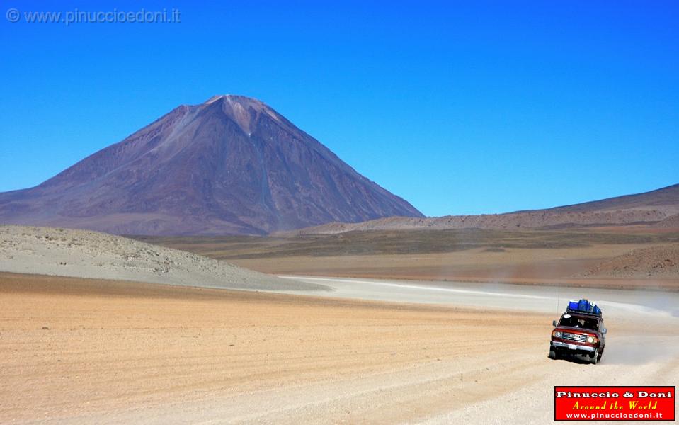 BOLIVIA - Verso il Chile - 31Vulcano Licancabur 5920 mt.jpg